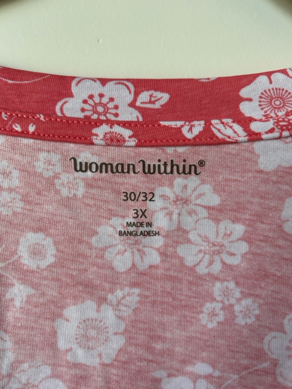 NWOT Woman Within Coral and White Floral Scoop Neck 3/4 Sleeve Top 3X - Picture 3 of 8